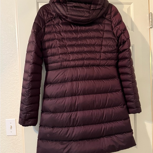 Lululemon Athletica Goose Down Hooded Puffer Jacket in Black Cherry (Burgundy) 6 - Picture 4 of 10